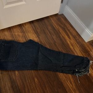 Crop jeans with ruffled hem